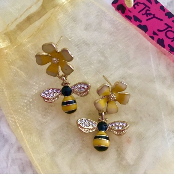NEW Betsey Johnson Cute Bee Earrings and BEE Happy Makeup Bag Bundle 🐝 🌸✨ - Picture 4 of 4